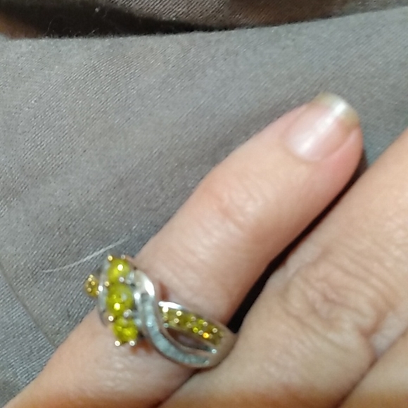 .75 yellow diamond ring size 6 - Picture 3 of 4
